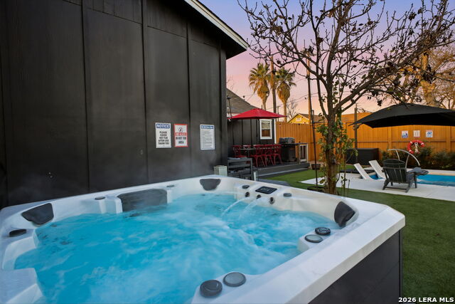 Listing photo id 66 for 1503 E Crockett St,