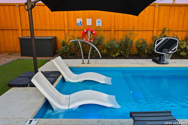 Listing photo id 67 for 1503 E Crockett St,