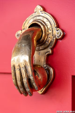 Listing photo id 5 for 1503 E Crockett St,