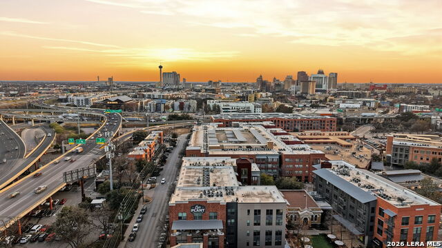 Listing photo id 74 for 1503 E Crockett St,