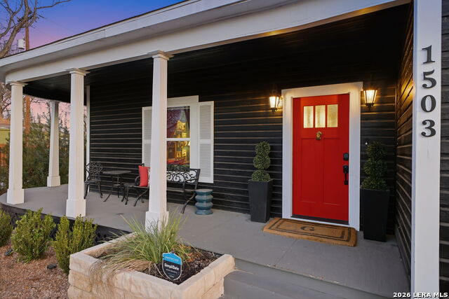 Listing photo id 6 for 1503 E Crockett St,