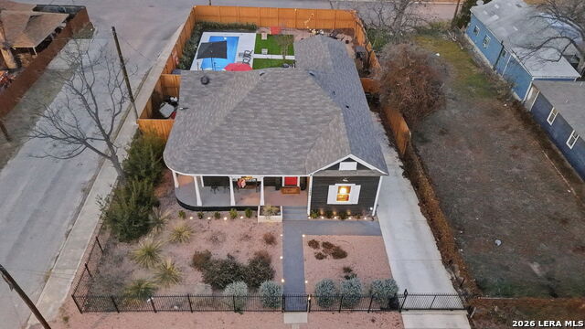 Listing photo id 78 for 1503 E Crockett St,