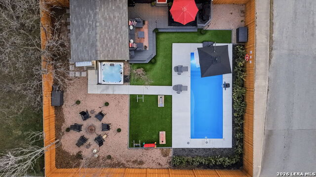 Listing photo id 81 for 1503 E Crockett St,