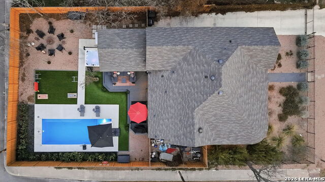 Listing photo id 82 for 1503 E Crockett St,