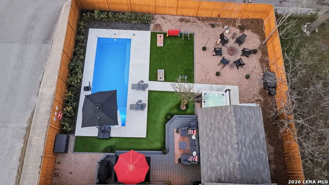 Listing photo id 83 for 1503 E Crockett St,