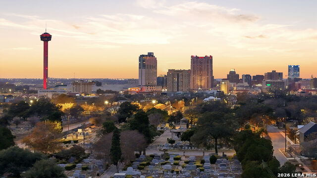 Listing photo id 85 for 1503 E Crockett St,