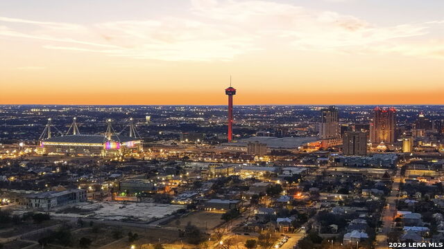 Listing photo id 86 for 1503 E Crockett St,