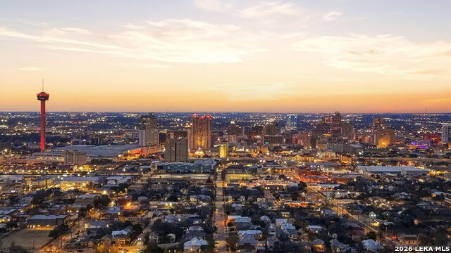 Listing photo id 87 for 1503 E Crockett St,