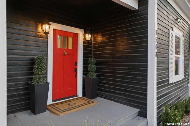 Listing photo id 7 for 1503 E Crockett St,