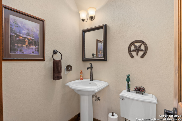 Image 22 of 50 For 488 Phillip  