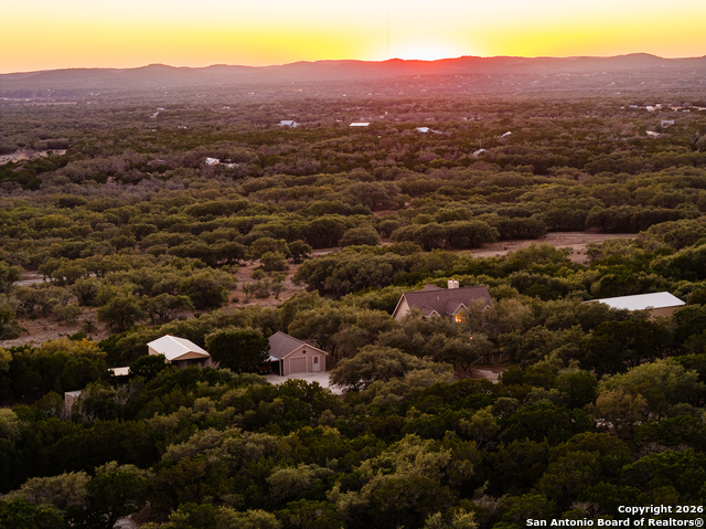 Image 40 of 50 For 488 Phillip  