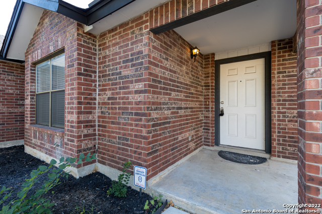 Listing photo id 1 for 9647 Barbwire