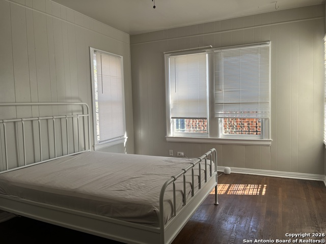 Image 10 of 12 For 309 Lullwood Ave E