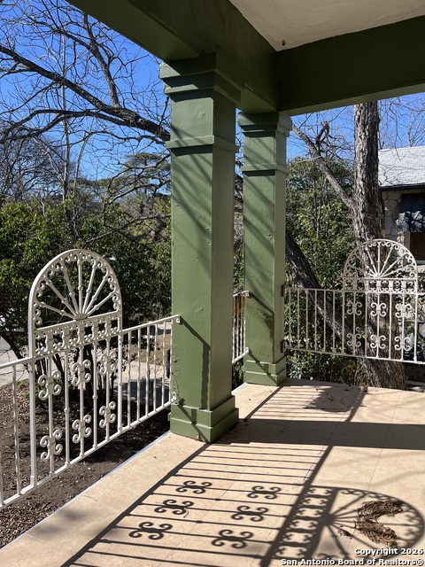 Image 11 of 12 For 309 Lullwood Ave E