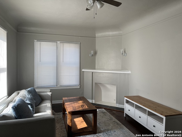 Image 3 of 12 For 309 Lullwood Ave E