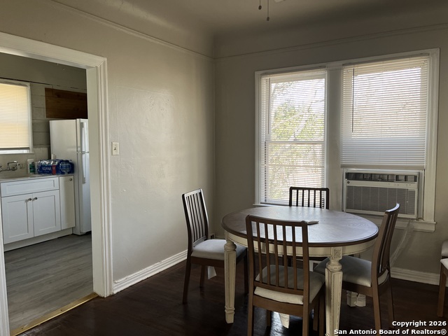 Image 6 of 12 For 309 Lullwood Ave E