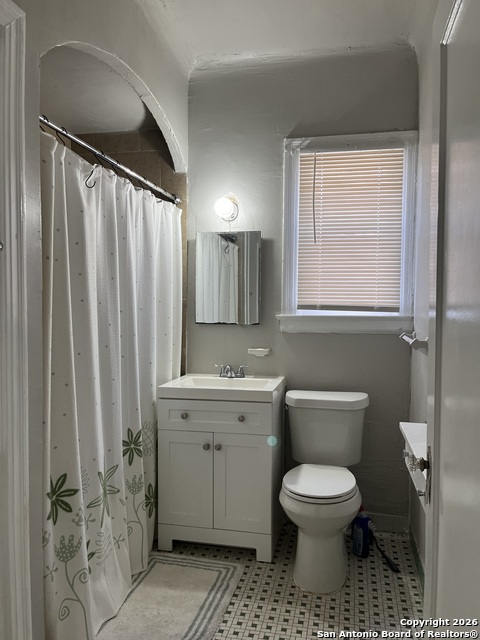 Image 7 of 12 For 309 Lullwood Ave E