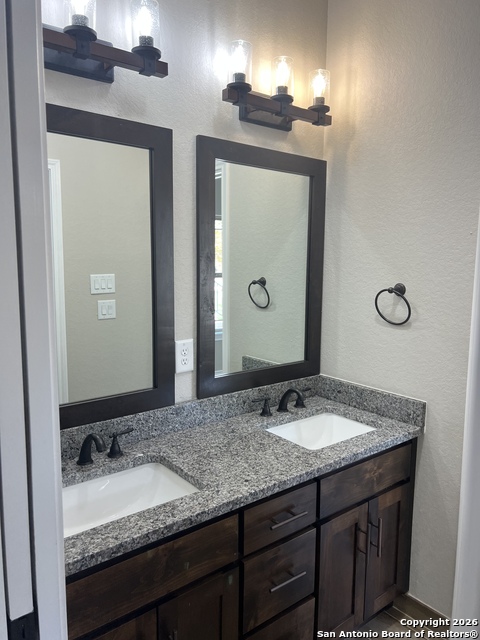 Image 17 of 19 For 2710 Royalwood