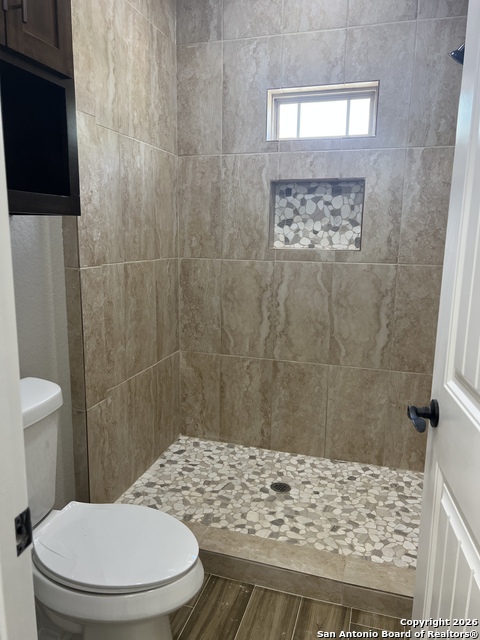 Image 18 of 19 For 2710 Royalwood