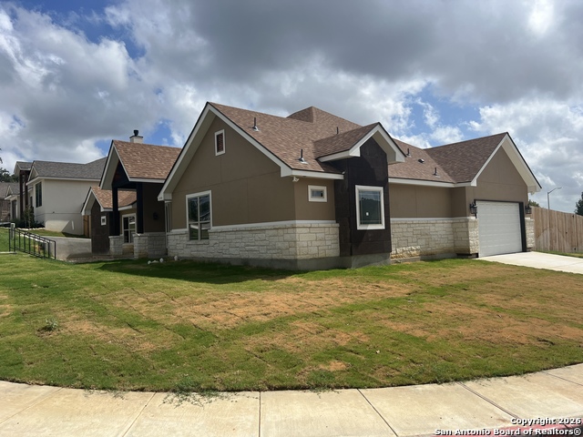 Image 2 of 19 For 2710 Royalwood