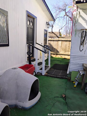 Image 3 of 28 For 403 Hazel  