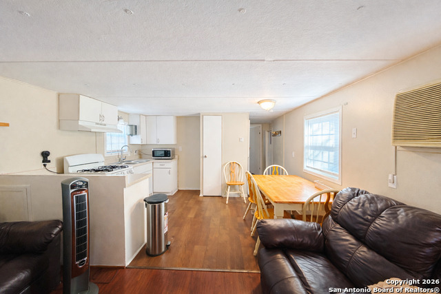 Image 5 of 10 For 1064 Brook Valley