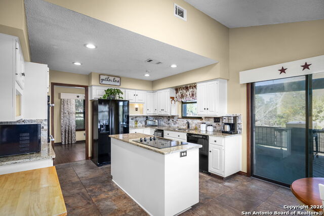 Image 24 of 77 For 115 Sprecken Isle