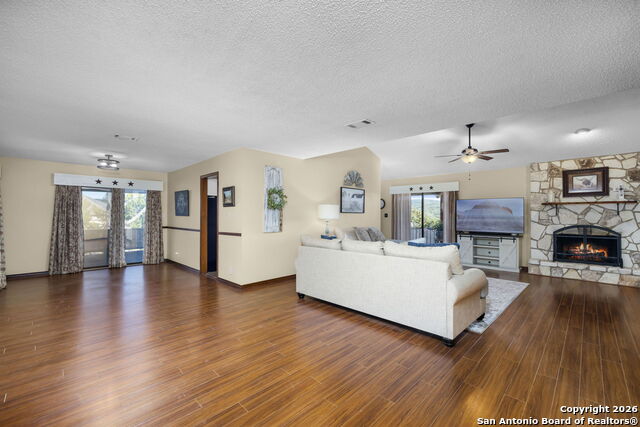 Image 30 of 77 For 115 Sprecken Isle