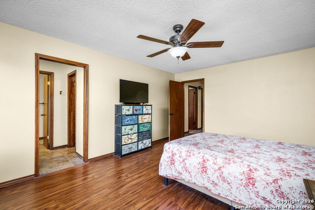 Image 33 of 77 For 115 Sprecken Isle