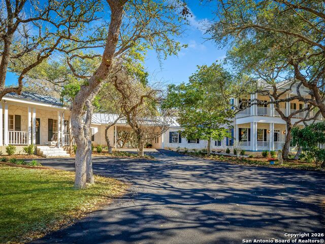 Listing photo id 3 for 155 Cibolo Ridge Trail