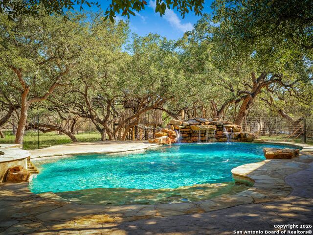 Listing photo id 72 for 155 Cibolo Ridge Trail