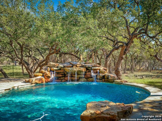 Listing photo id 73 for 155 Cibolo Ridge Trail