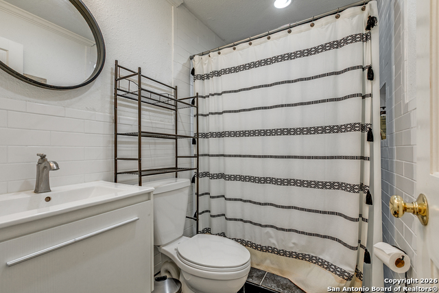 Image 18 of 25 For 825 Garraty  