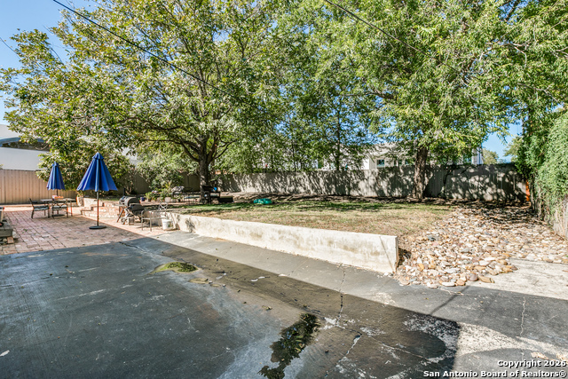 Image 21 of 25 For 825 Garraty  