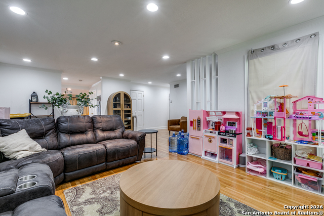 Image 8 of 25 For 825 Garraty  