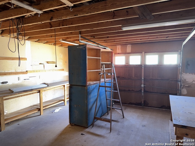 Image 18 of 20 For 8816 Oakbrook