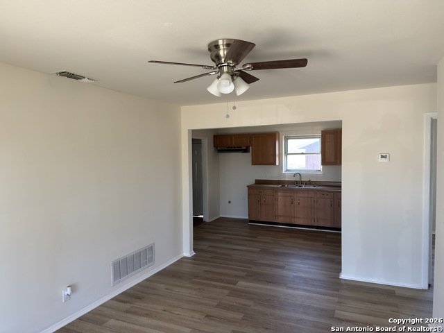 Image 3 of 20 For 8816 Oakbrook