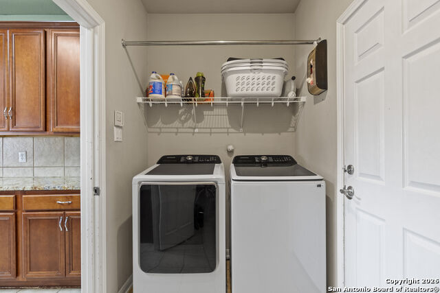 Image 40 of 45 For 3206 Roan Vly