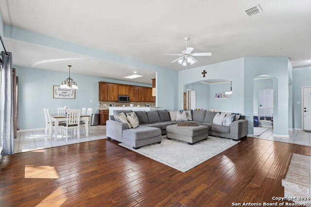 Image 9 of 45 For 3206 Roan Vly