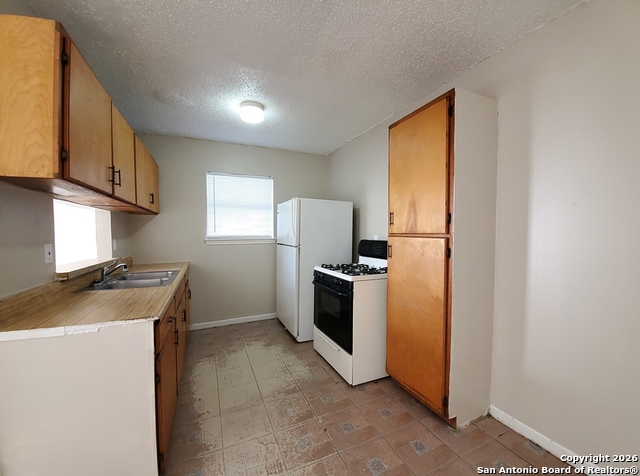 Image 6 of 17 For 918 Hampton  1