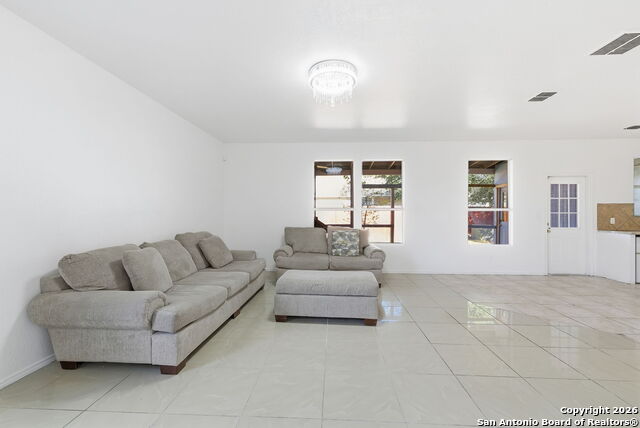 Image 19 of 40 For 12147 Amber Vis