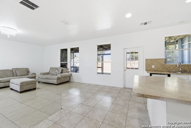 Image 25 of 40 For 12147 Amber Vis