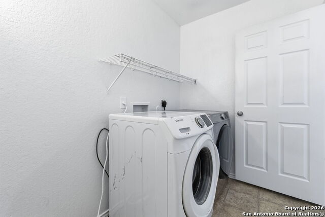 Image 39 of 40 For 12147 Amber Vis