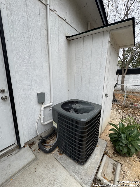 Image 17 of 20 For 413 Matthews