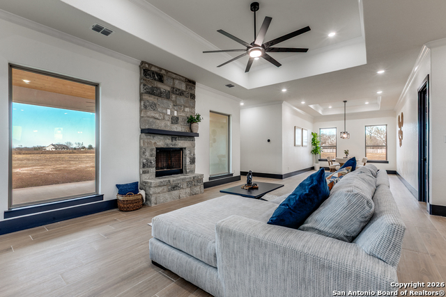 Image 10 of 37 For 202 Venado Oaks