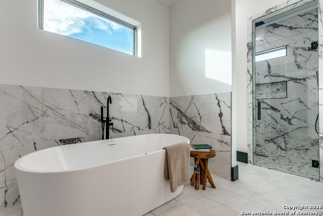 Image 19 of 37 For 202 Venado Oaks