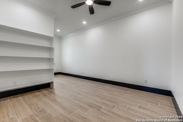 Image 25 of 37 For 202 Venado Oaks