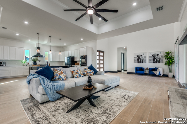 Image 9 of 37 For 202 Venado Oaks