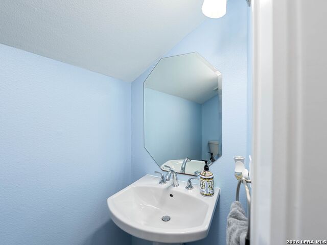 Image 37 of 44 For 30044 Cloud View Drive