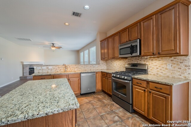 Listing photo id 13 for 9546 Haviland Ct